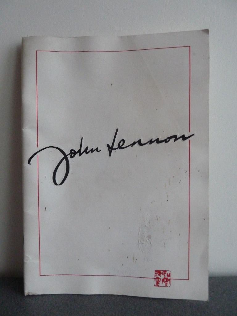 Catalogus John Lennon expositie  Londen 1988, Boeken, Ophalen of Verzenden, Gelezen