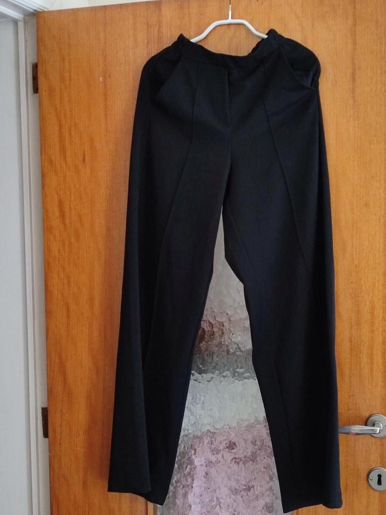 Broek maat 38-40, Maat 38/40 (M), Zwart, Gedragen, Bershka