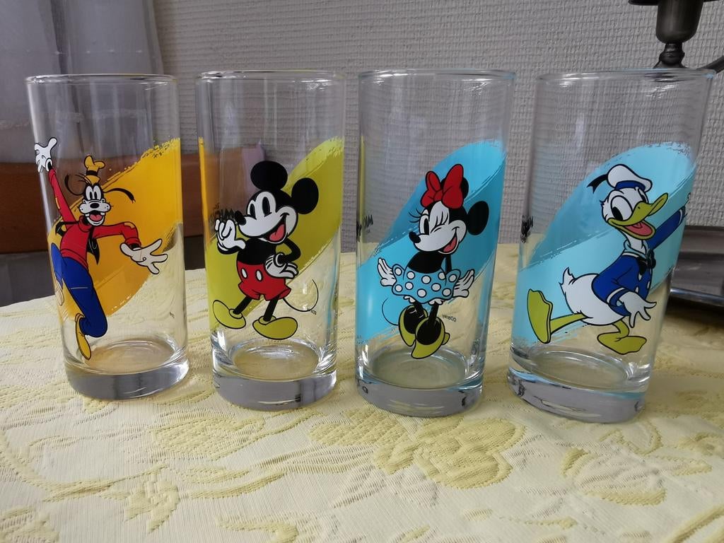 4 glazen Mickey and friends Aldi prijs per set, Verzamelen, Ophalen of Verzenden, Gebruikt, Waterglas