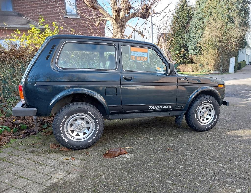 NIVA 4X4  BANDEN VELGEN ONDERDELEN ENZ ALLES VR NIVA TE KOOP, Auto's, Euro 5, Stof, Niva, Zwart
