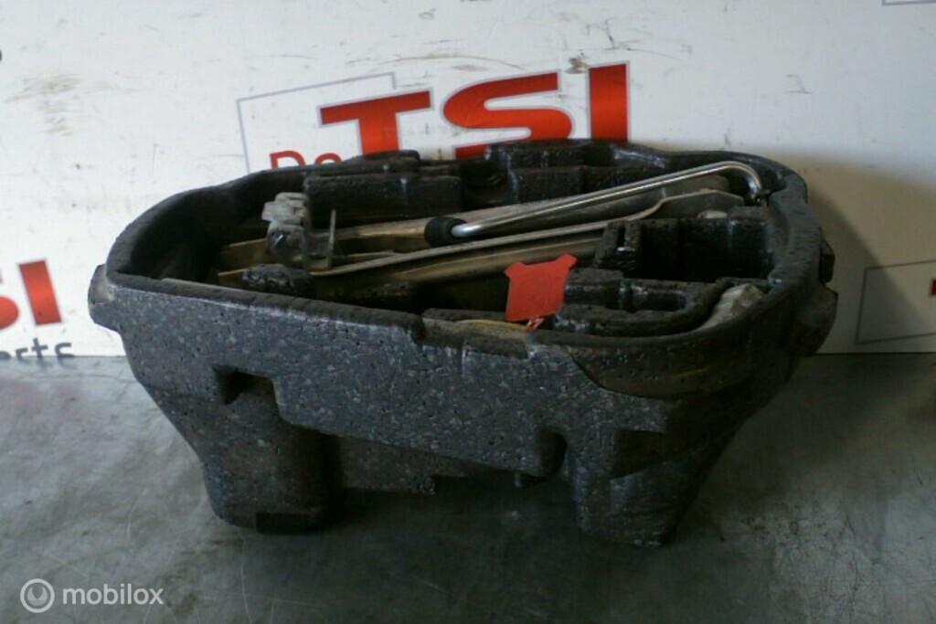 Gereedschapset ​​1J0012115M​ ​​VW Golf IV ('97-'04), Gebruikt, Volkswagen, Ophalen of Verzenden, Volkswagen