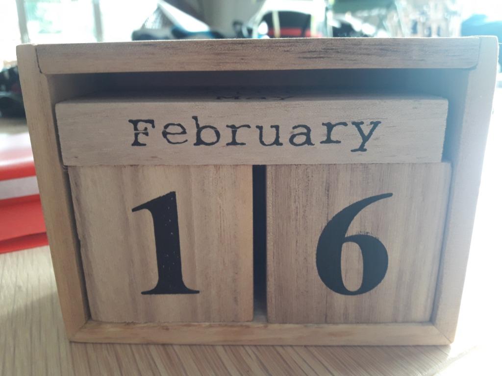 Houten kalender, Diversen, Kalenders, Ophalen of Verzenden, Dagkalender, Nieuw