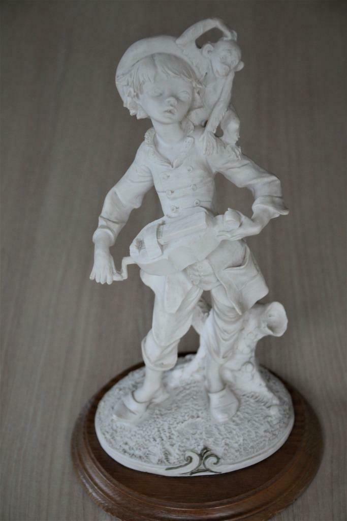 Porseleinen straatmuzikant (capodimonte), Ophalen of Verzenden, Gebruikt, Mens