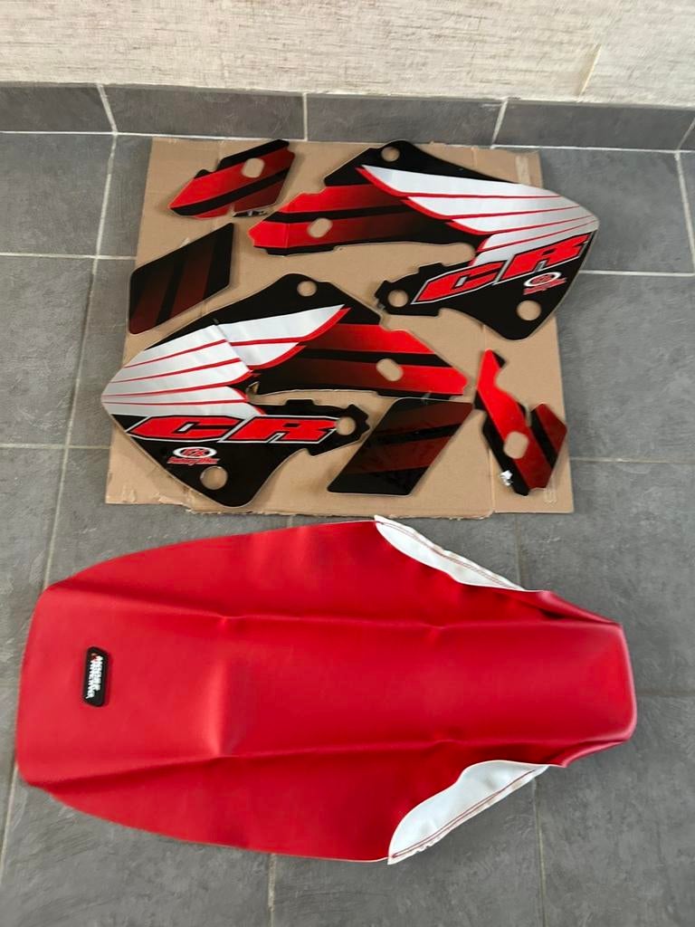 Kit deco + Housse de selle 250 cr, Enlèvement, Neuf