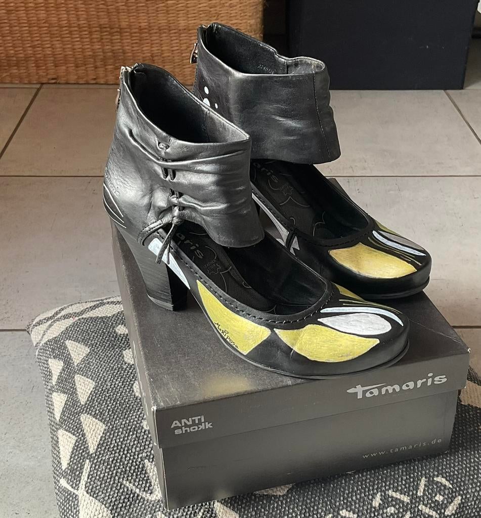 Chaussures uniques en cuir peintes à la main (taille 39), Tamaris, Enlèvement ou Envoi, Escarpins, Porté