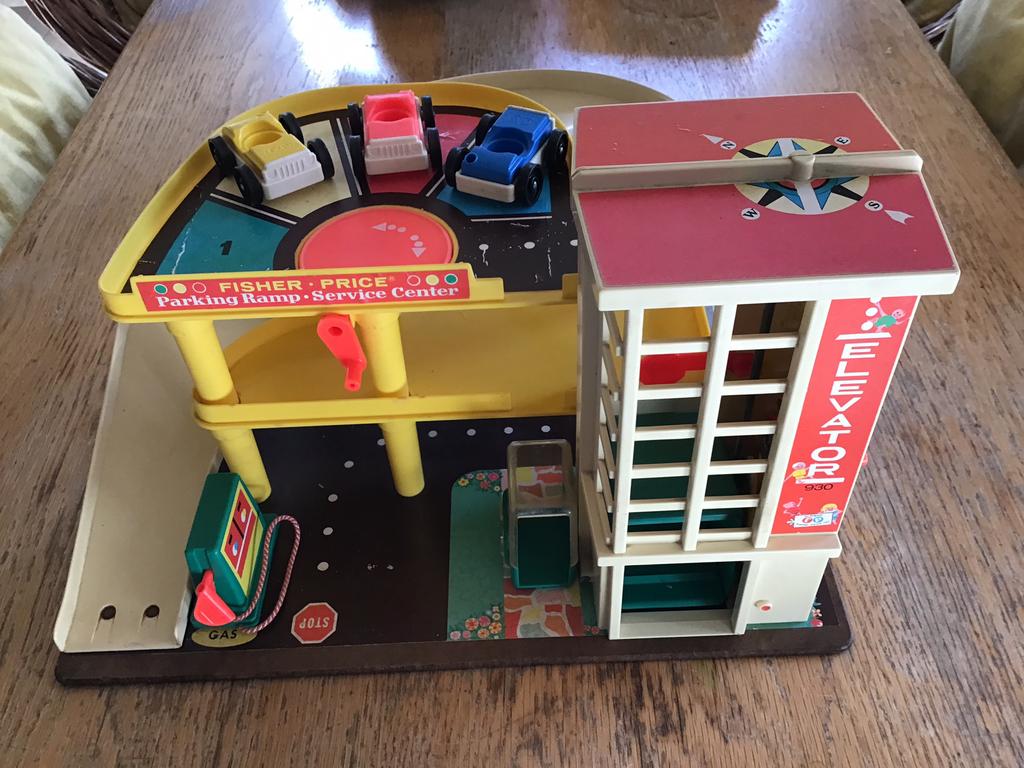 Fisher Price garage., Ophalen, Zo goed als nieuw