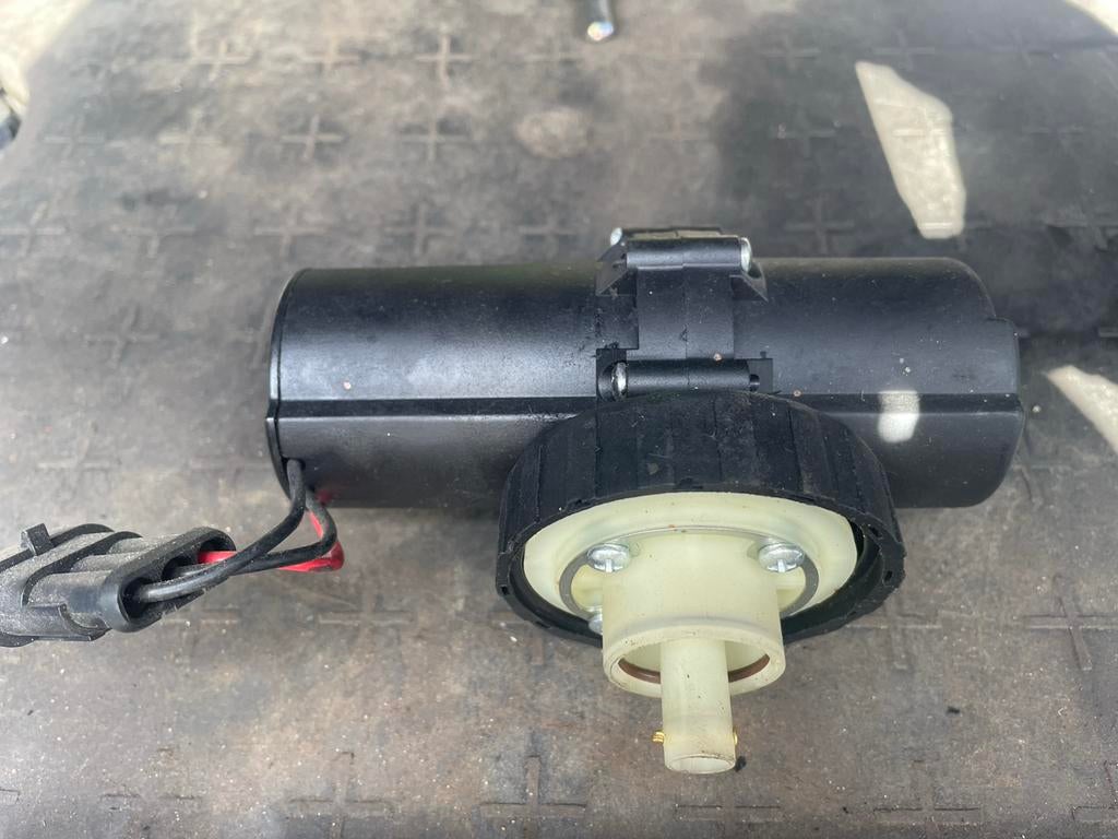 Pompe mazout New holland TM M case MXM, Enlèvement ou Envoi, Comme neuf