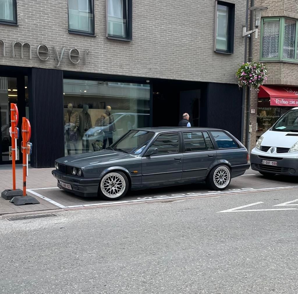 BMW E30 318i Touring —Reconstruction complète /KW/BBS/Recaro, Autos, BMW, Particulier, Série 3, Bluetooth, Réception radio numérique