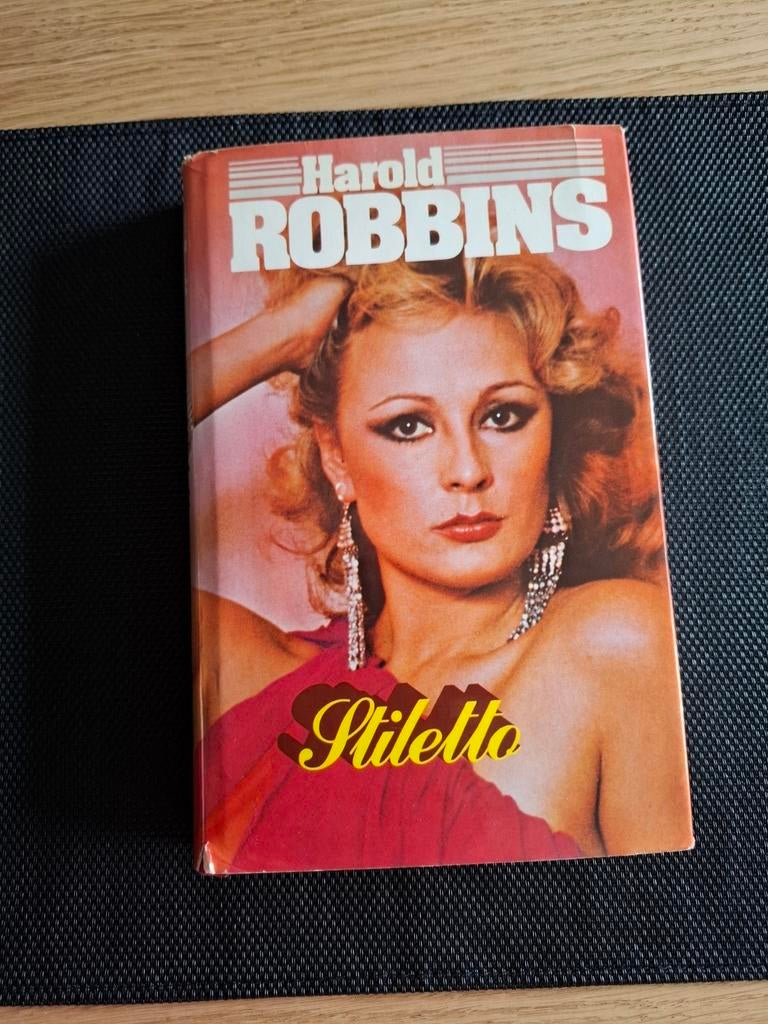 Stiletto. L'auteur est Harold Robbins., Enlèvement ou Envoi, Utilisé