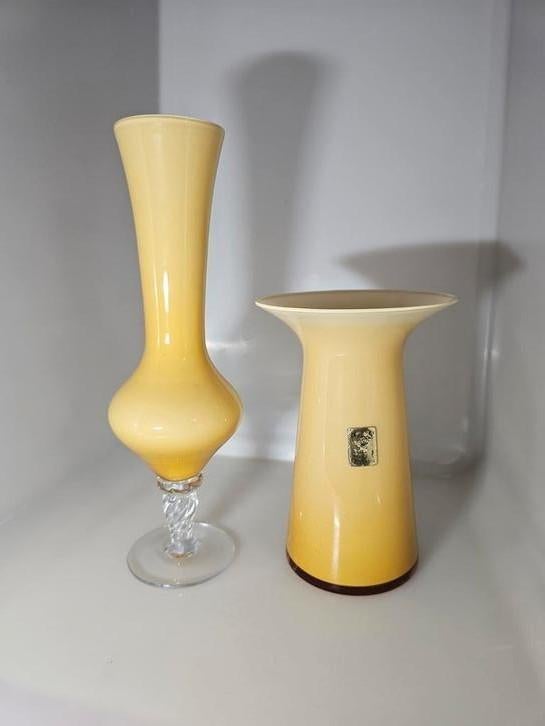 2 opaline vaasjes amber geel, Ophalen of Verzenden