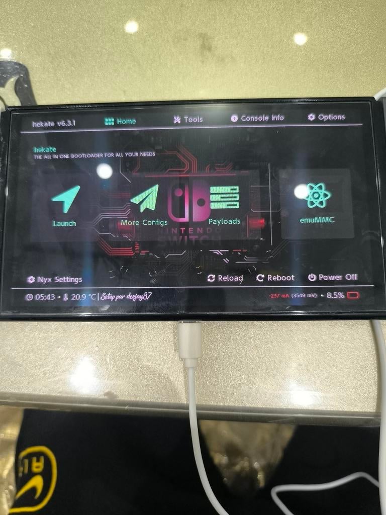 Nintendo Switch flash v1, Consoles de jeu & Jeux vidéo, Comme neuf