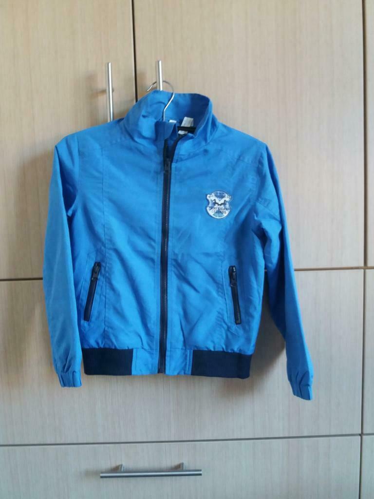 dunne felblauwe jas - maat 122-128, Ophalen, Zo goed als nieuw, Jongen, Jas