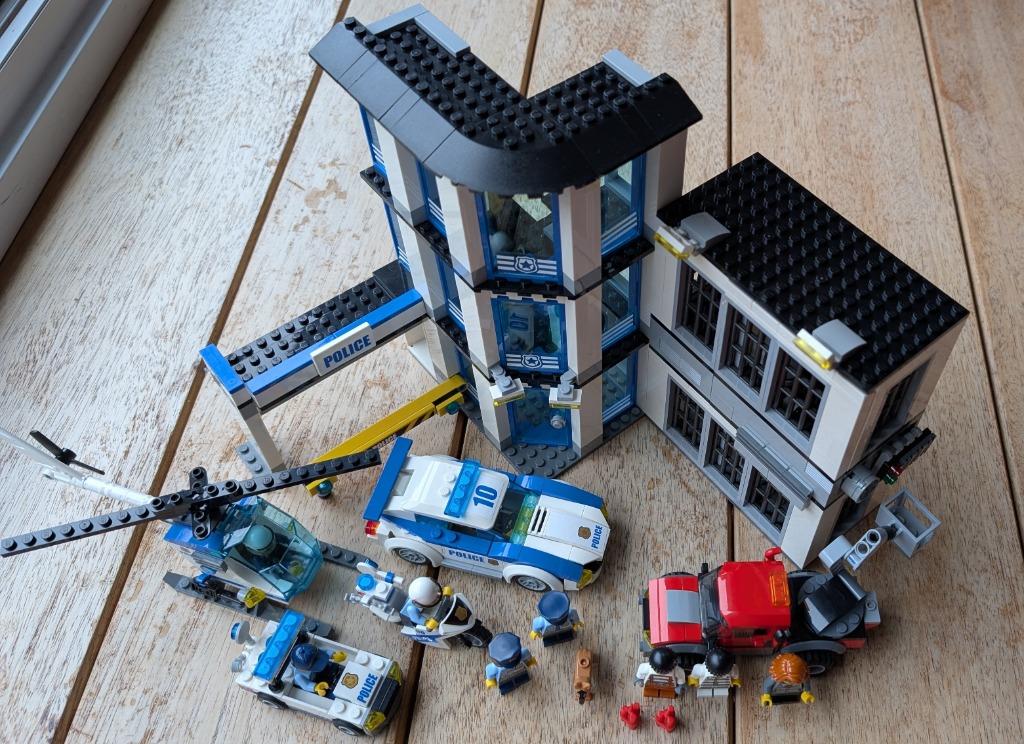 Lego City lotje met oa politiekantoor en kayak, 3 sets, Enlèvement ou Envoi, Utilisé, Ensemble complet, Lego