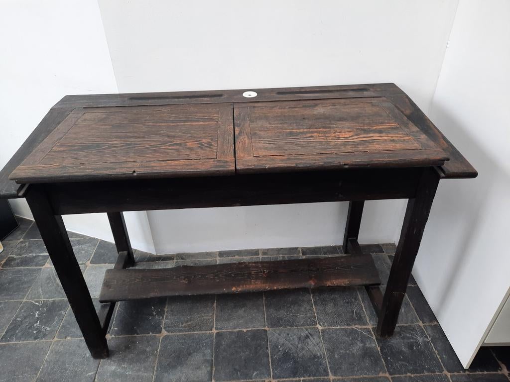 Bureau d'école ancien, Enlèvement