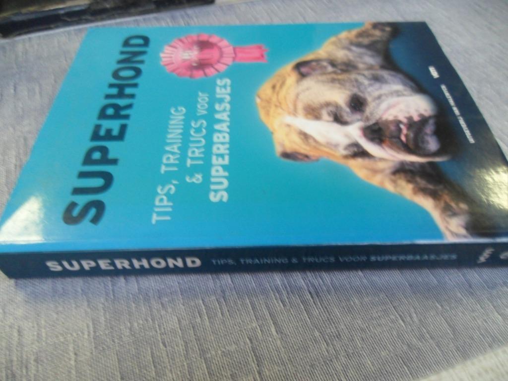 superhond, Boeken, Ophalen of Verzenden, Zo goed als nieuw
