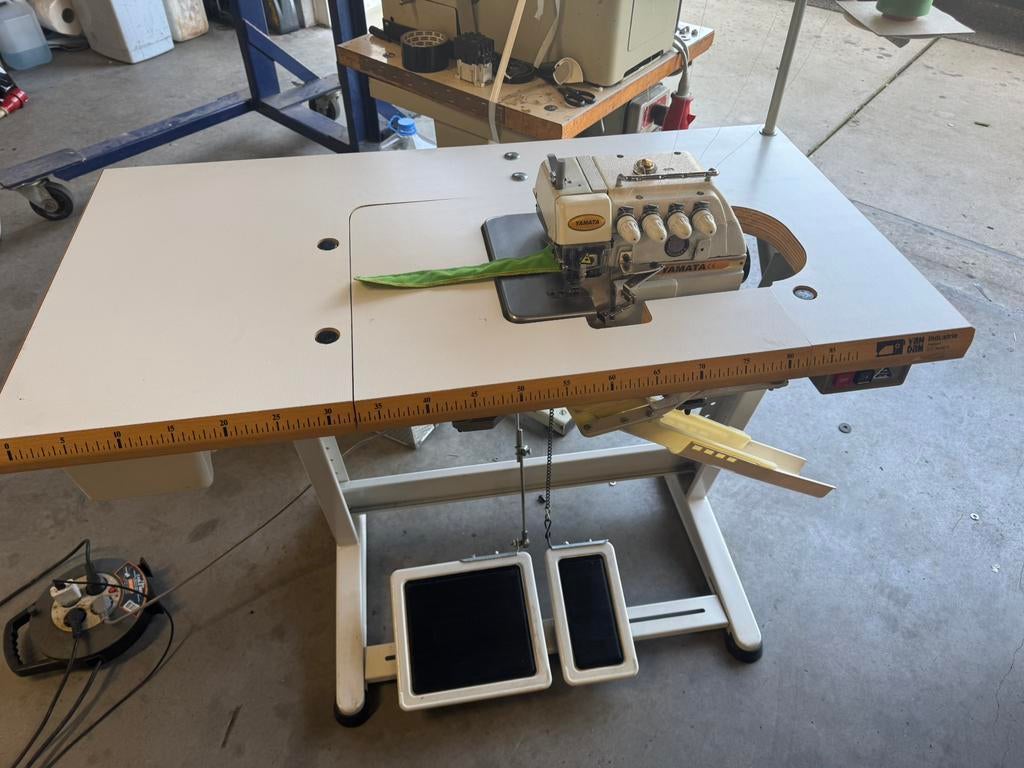 Industriele lockmachine overlock yamata 4draads 220v, Ophalen of Verzenden, Zo goed als nieuw, Lockmachine, Brother