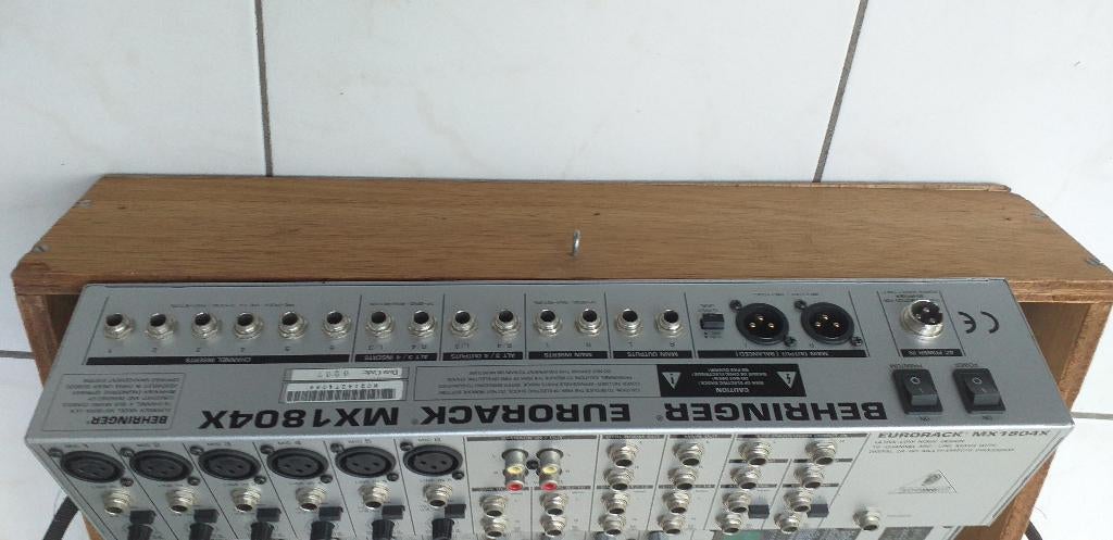 Mengpaneel  Eurorack  MX 1804 X  Behringer, Enlèvement, Utilisé, 5 à 10 canaux, Entrée micro