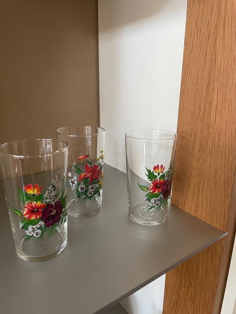 Verres à limonade vintage décor fleuri et coloré, Enlèvement ou Envoi, Utilisé, Verre à soda