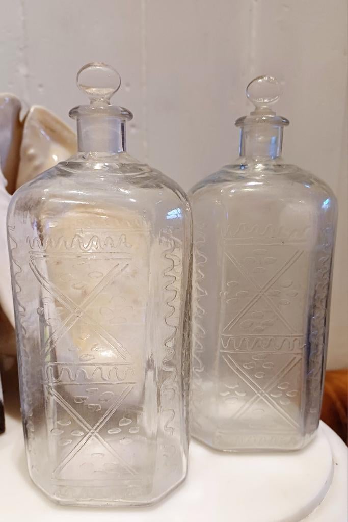 2 grote antieke parfumflessen, Ophalen of Verzenden