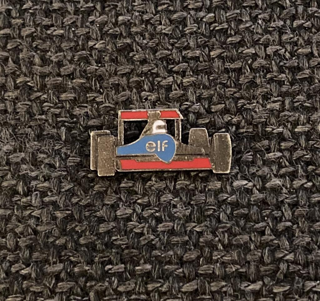 PIN - ELF - FORMULE 1 - F1 - RACING CAR, Verzenden, Gebruikt, Sport, Speldje of Pin