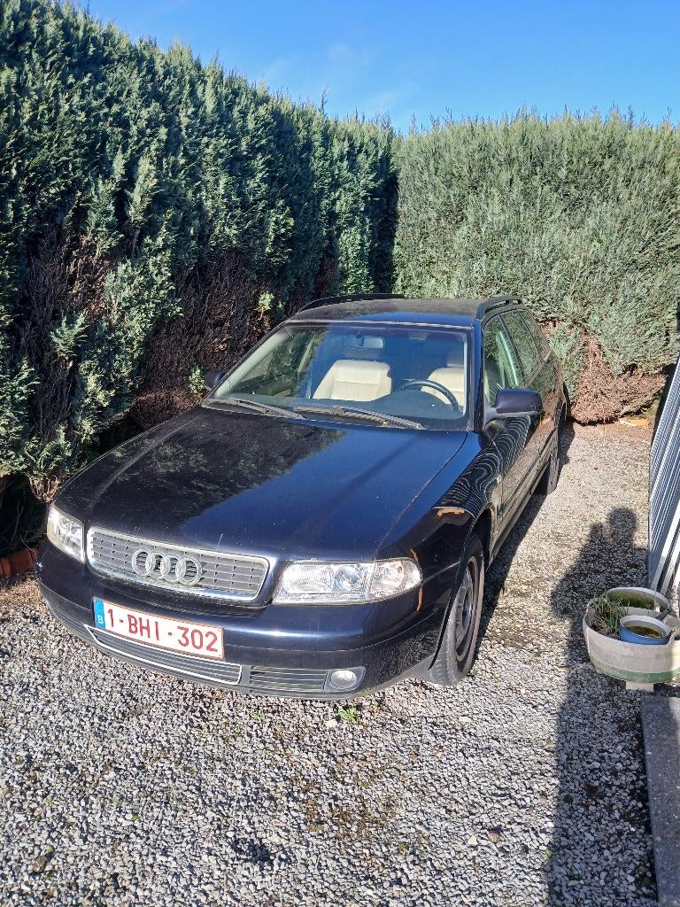 Audi a4 bj 1999 19 tdi 110 pk, Auto's, Voorwielaandrijving, Beige, 4 cilinders, Blauw