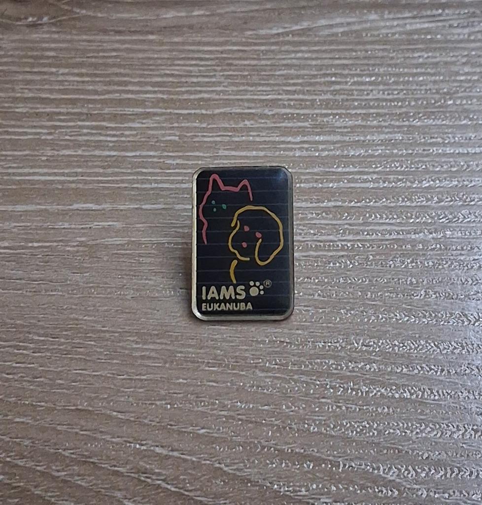 PIN - EUKANUBA - HOND - KAT - CHIEN - CHAT, Envoi, Utilisé, Marque, Insigne ou Pin's