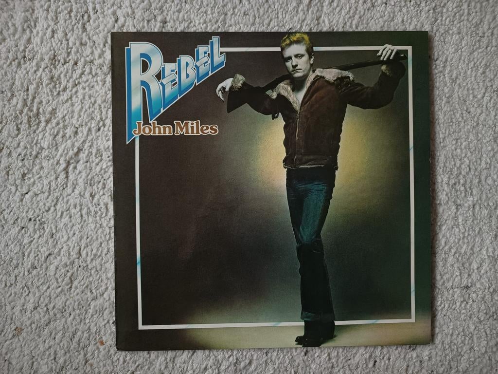 À John Miles, Rebel, Enlèvement ou Envoi
