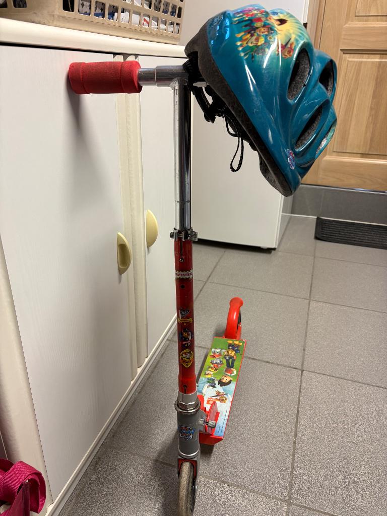 Te koop kinderstep + helm in prima staat, Ophalen, Zo goed als nieuw, Gewone step, _