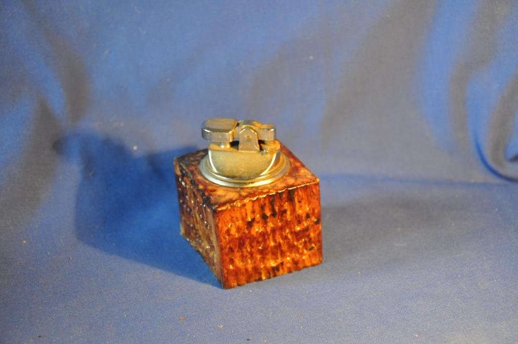 (d)§  briquet de table cube resine  imitation (2), Enlèvement ou Envoi, Utilisé, Briquet