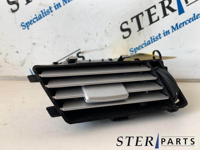 Grille aération tableau de bord d'un Mercedes E-Klasse, 3 mois de garantie, Utilisé, -, -