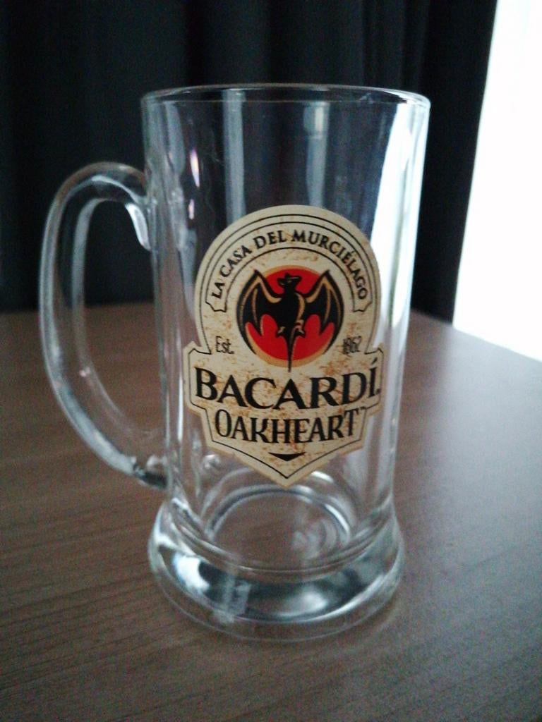 Glas Bacardi oakheart, effen bacardiglas met oor., Enlèvement ou Envoi, Comme neuf