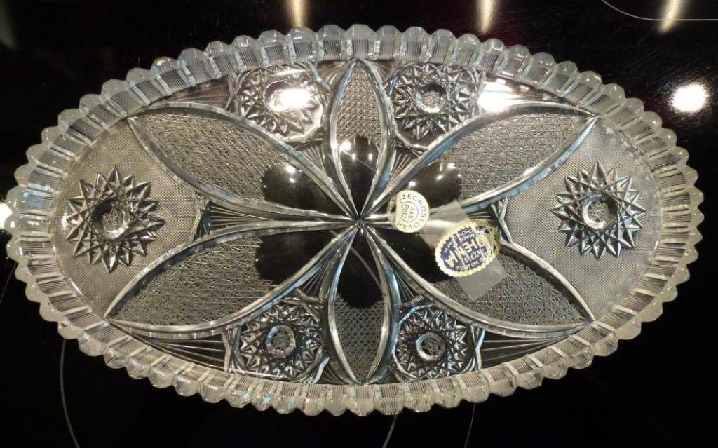 ovale platte schaal in kristalL 28 x B 15,5 X H 2 cm, Overige materialen, Schaal, Ophalen of Verzenden, Zo goed als nieuw