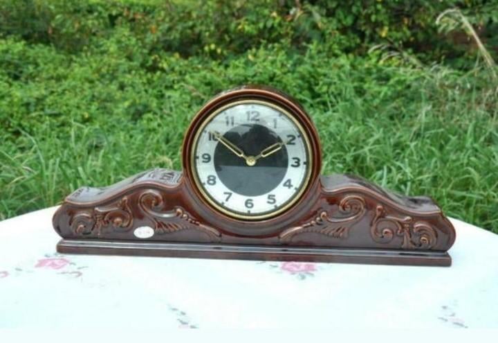 *§ horloge en faience brune S et G, Enlèvement ou Envoi