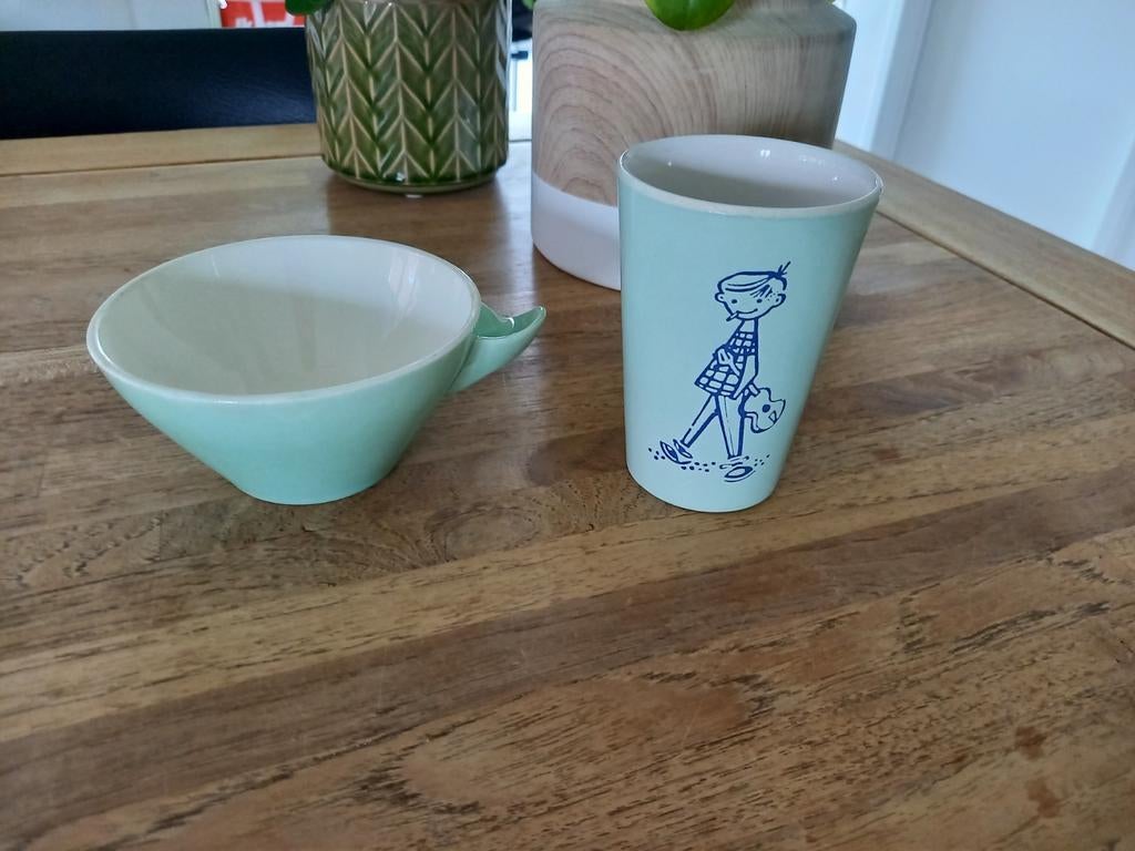 Pastel beker en soep kommetje met duim oortje Petrus Regout, Enlèvement ou Envoi