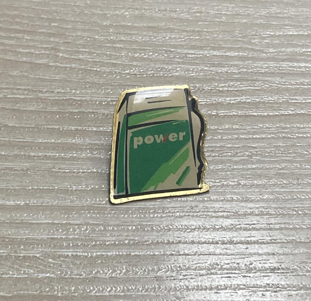 PIN - POWER - BENZINEPOMP, Verzamelen, Verzenden, Gebruikt, Transport, Speldje of Pin