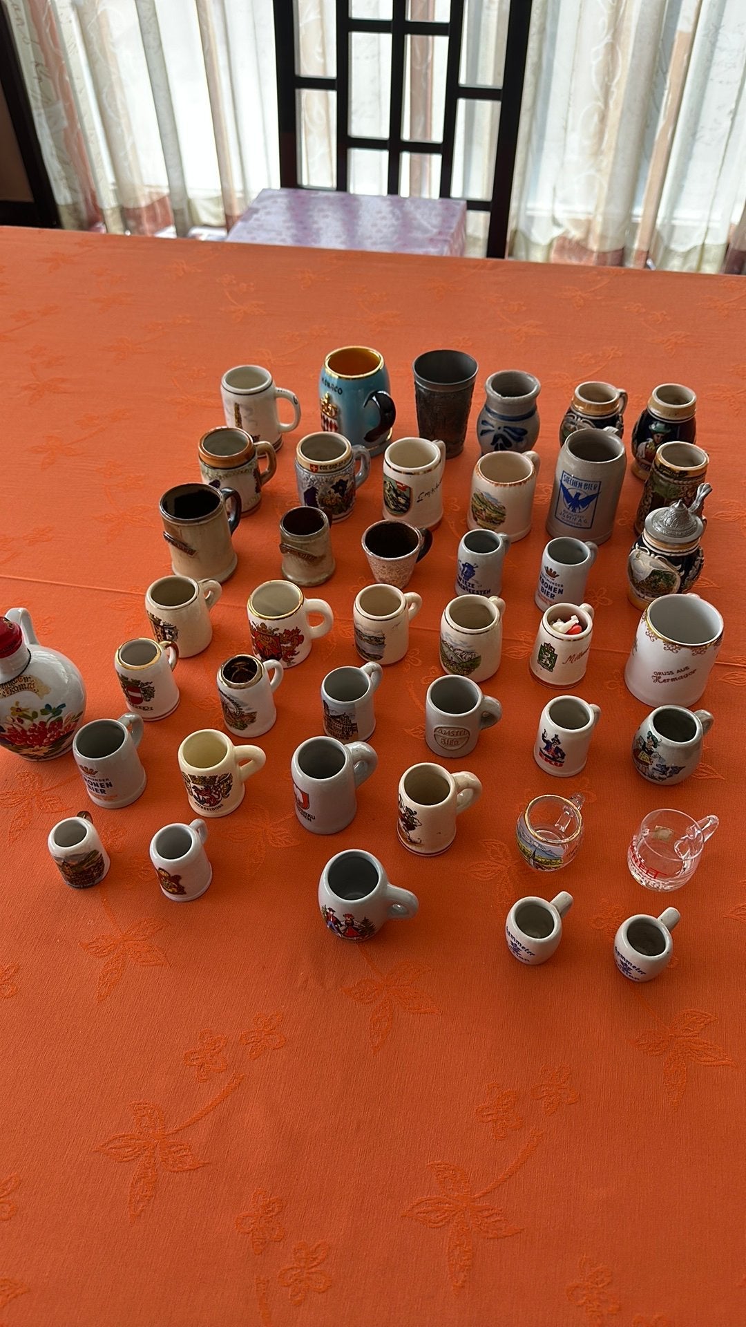 Serie de gobelets en porcelaine tres anciens;, Enlèvement