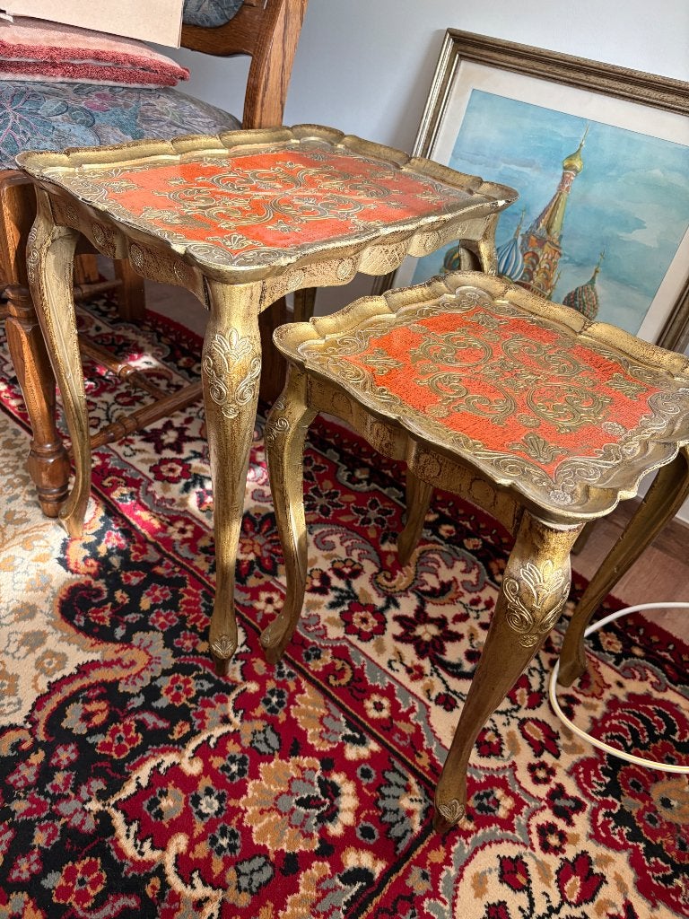 Twee decoratieve bijzettafeltjes, Ophalen, Gebruikt
