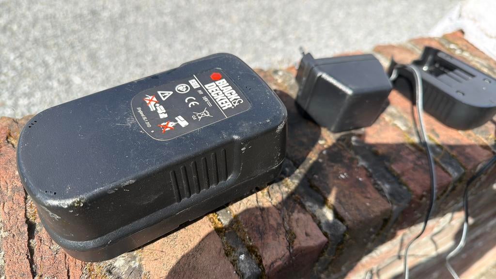 Black&Decker 18 V batterij en oplader, Ophalen of Verzenden, Gebruikt