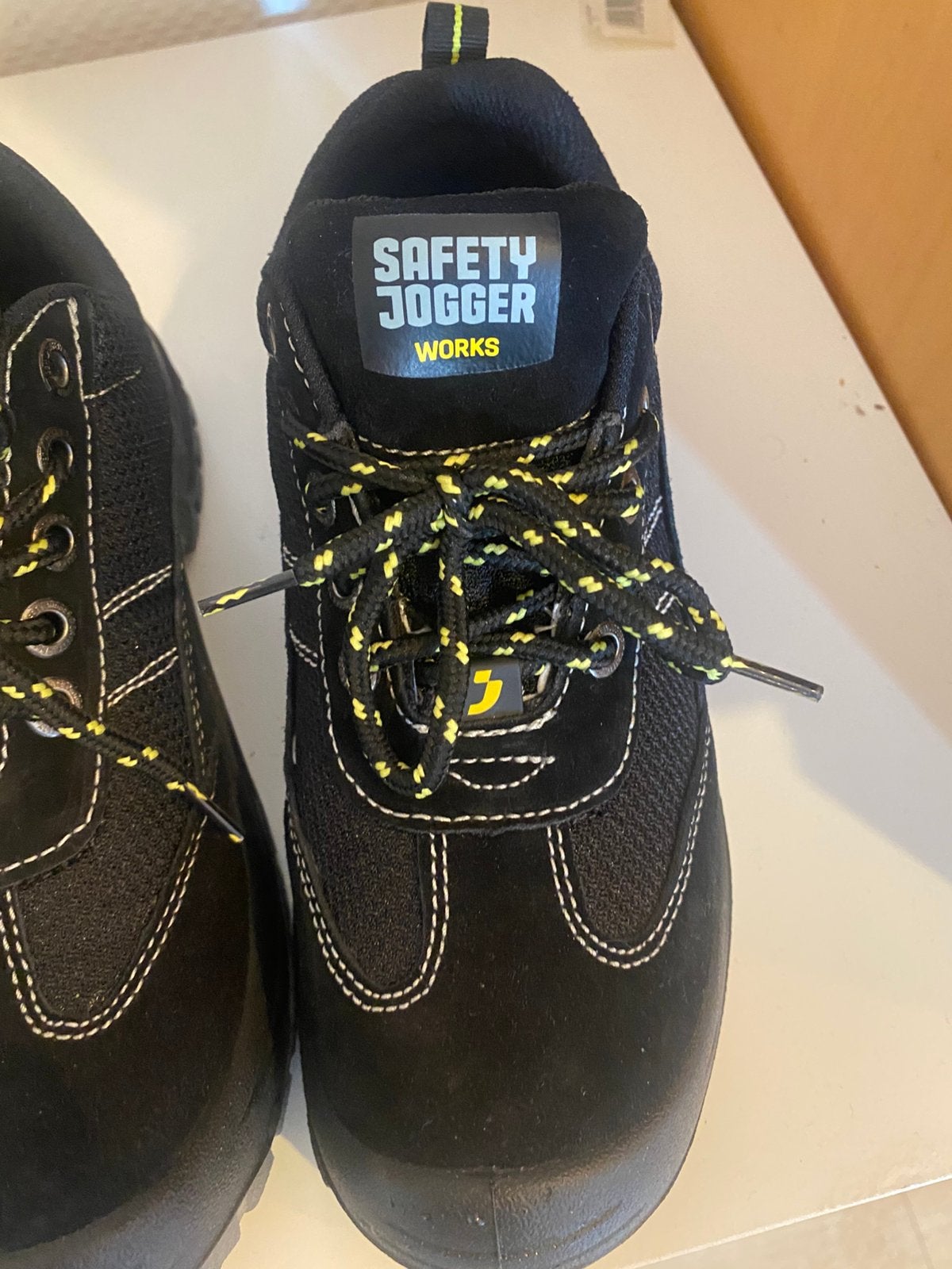 Chaussures de securites très confortable, Doe-het-zelf en Bouw, Veiligheidskleding, Ophalen, Nieuw