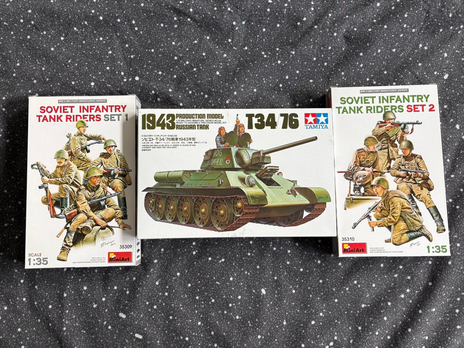 Tank T34/76 1/35 Tamiya 35059 + 2x Figuren NIEUW, Hobby & Loisirs créatifs, Neuf, Tank, Enlèvement ou Envoi, 1:32 à 1:50