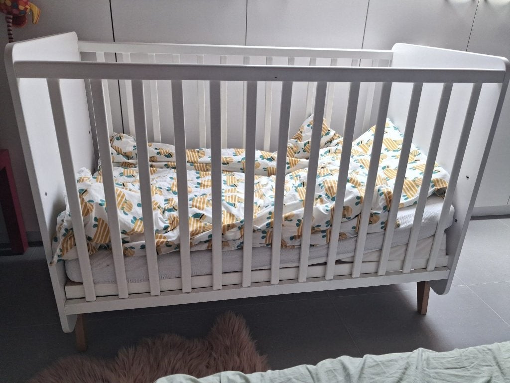 Babybed + matras + beddengoed (AEROSLEEP), Kinderen en Baby's, Ophalen, Gebruikt, Lattenbodem