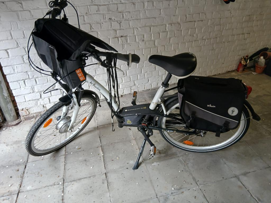 velo electrique decathlon, Vélos & Vélomoteurs, Vélos électriques, Utilisé, Autres marques, 30 à 50 km par batterie, Enlèvement