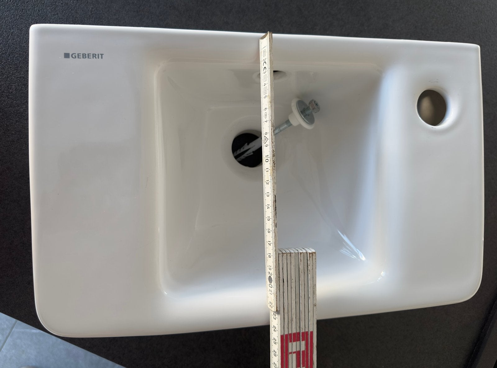 Wastafel van Geberit klein model, Huis en Inrichting, Badkamer | Badkamermeubels, Ophalen, Minder dan 50 cm, Nieuw, Minder dan 25 cm