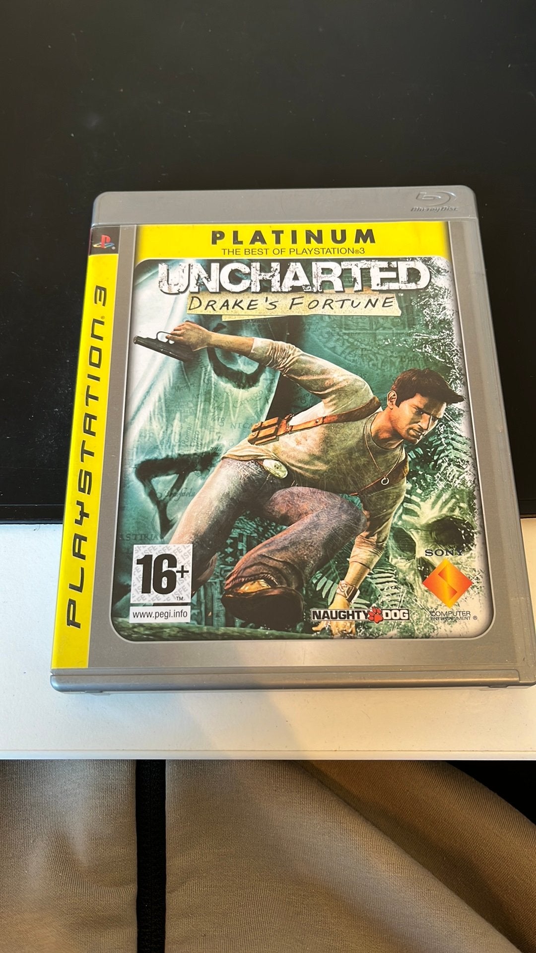 Uncharted Drake´s Fortune, 1 joueur, Aventure et Action, À partir de 16 ans, Enlèvement