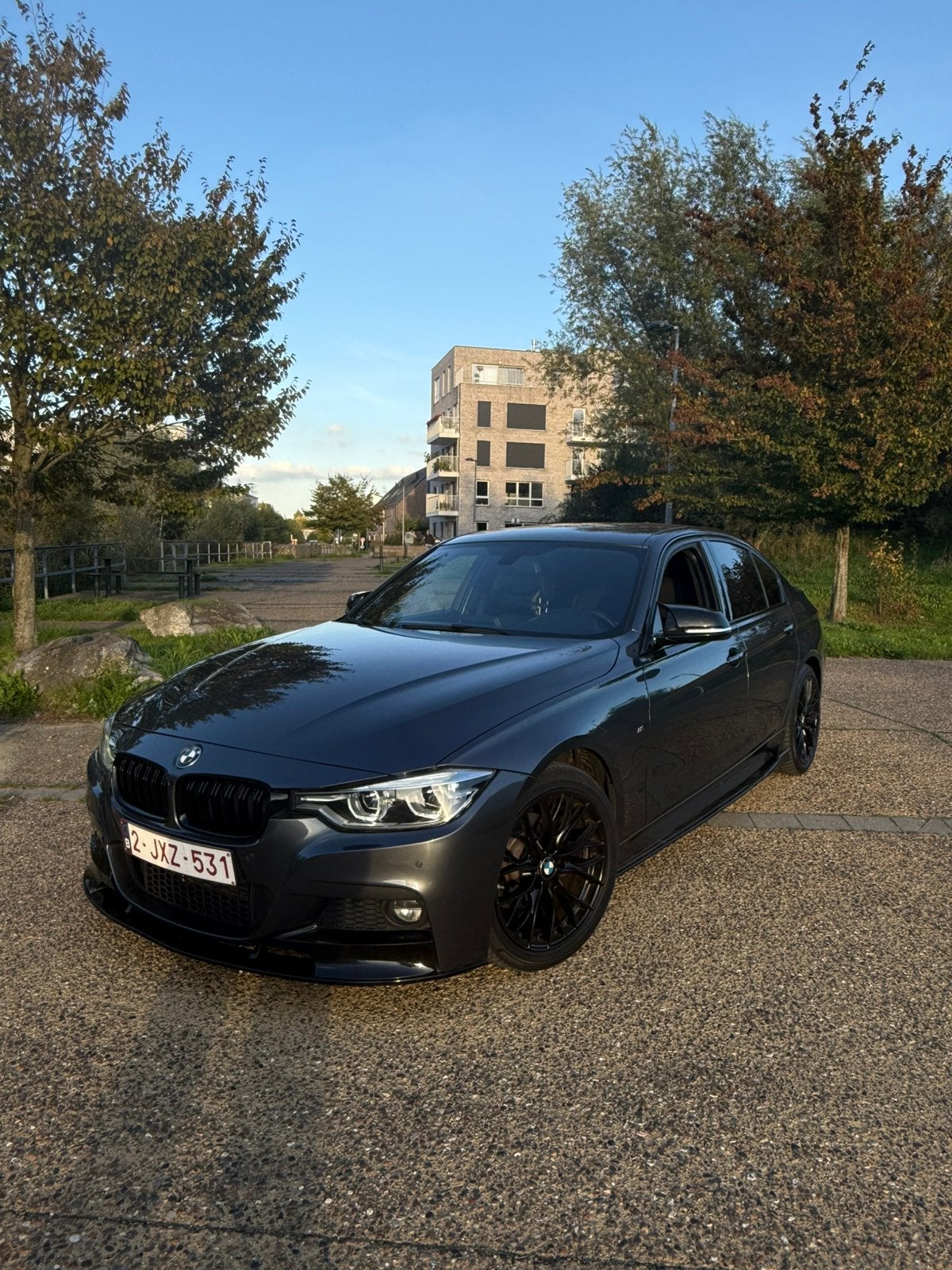 BMW 318i M-Pakket | 19" M-Velgen | Topstaat, Skiluik, Dealer onderhouden, Achterwielaandrijving, Leder