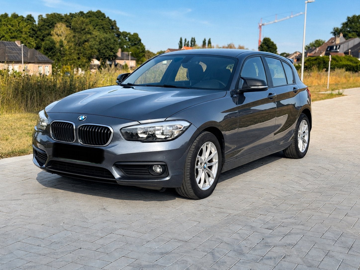 BMW 118i 136pk | 2017 | 138.507km | Benzine | Navi | PDC, Auto's, 100 kW, Bedrijf, 5 deurs, Zilver of Grijs