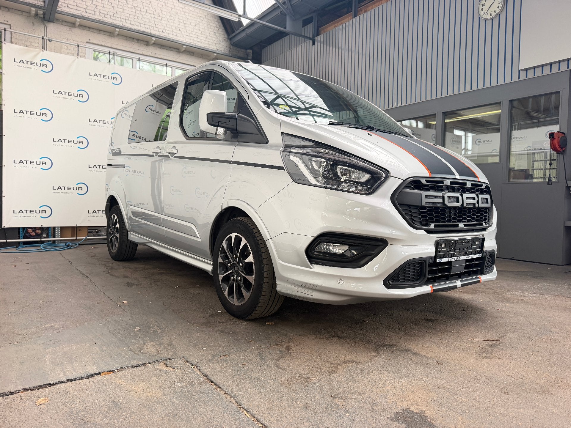 Ford Transit Custom 310S Sport 2.0 TD 185pk automaat, Auto's, Automaat, Euro 6, Overige kleuren, Leder en Stof