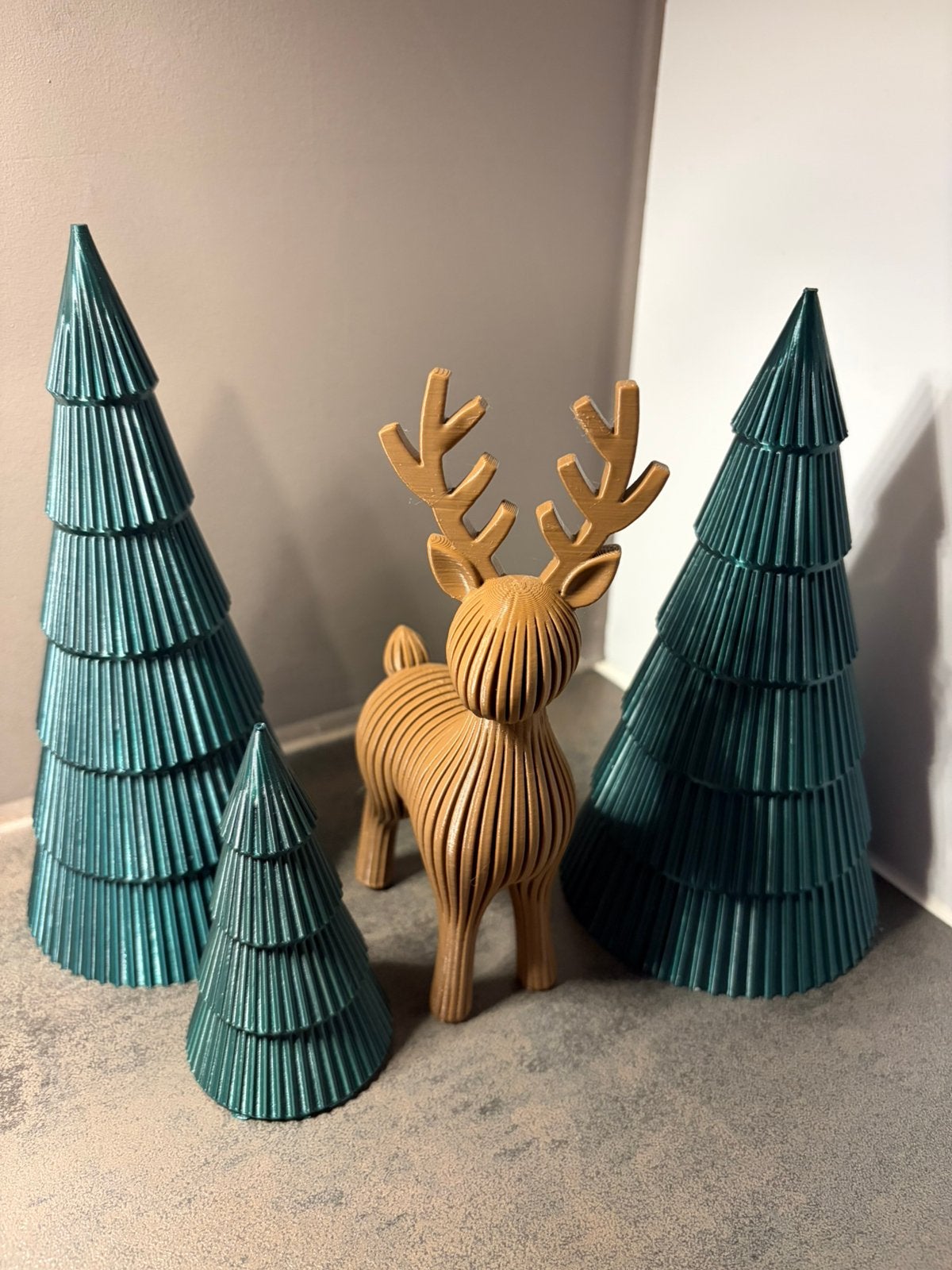Kerstmis set: Rendier + Kerstbomen, Groen, Nieuw, Kunststof, Ophalen of Verzenden