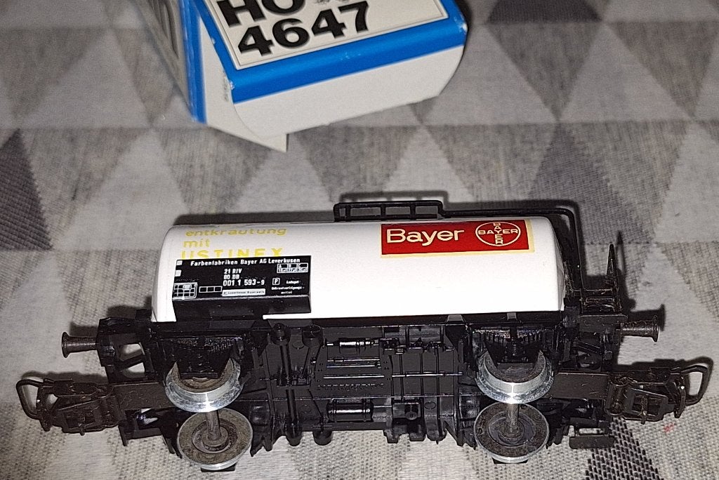 2 x Märklin HO 4647 Ketelwagen Bayer - Ustinex van de DB, Enlèvement ou Envoi, Comme neuf, Wagon, Märklin