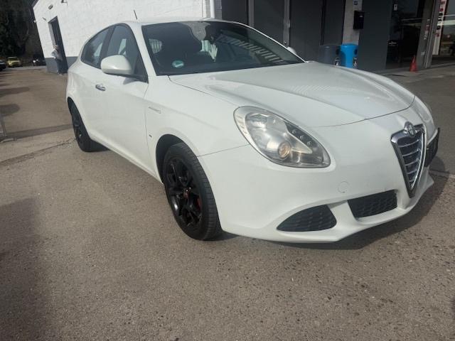 Alfa Giulietta Benzine Veel KM Rijdt TOP!, Auto's, Euro 5, 4 cilinders, Wit, Bedrijf